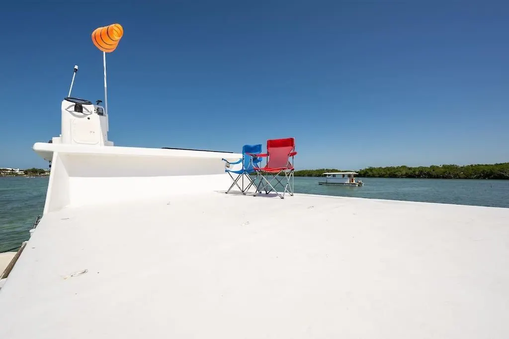 Beautiful Houseboat In Key West 호텔 0*,