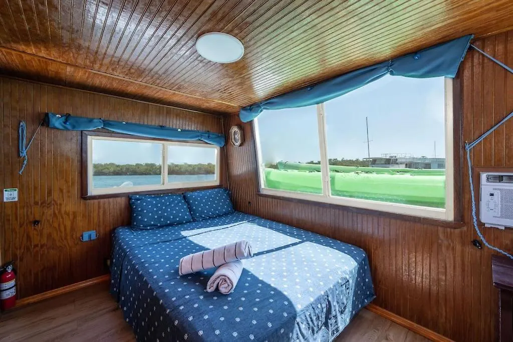 Beautiful Houseboat In Key West 호텔 보트호텔